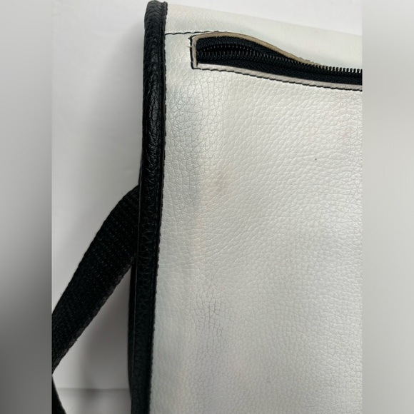 NYC TAXI (GFW)  white messenger  bag  flap over tote, laptop bag, casual bag - Picture 7 of 16
